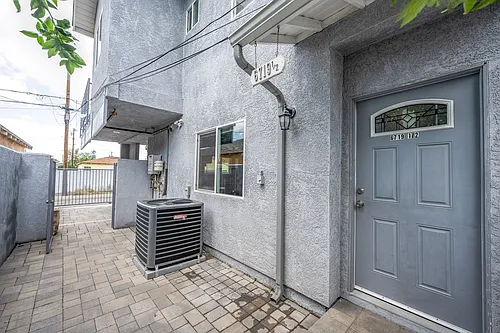 6719 Vineland Ave #1/2 Photo 1