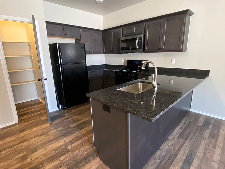 414 Lisa Cir — Photo 7