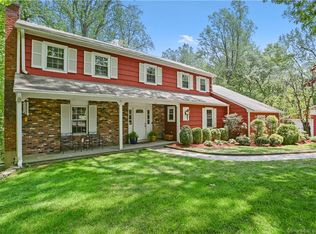 60 Heritage Ln, Stamford, CT 06903