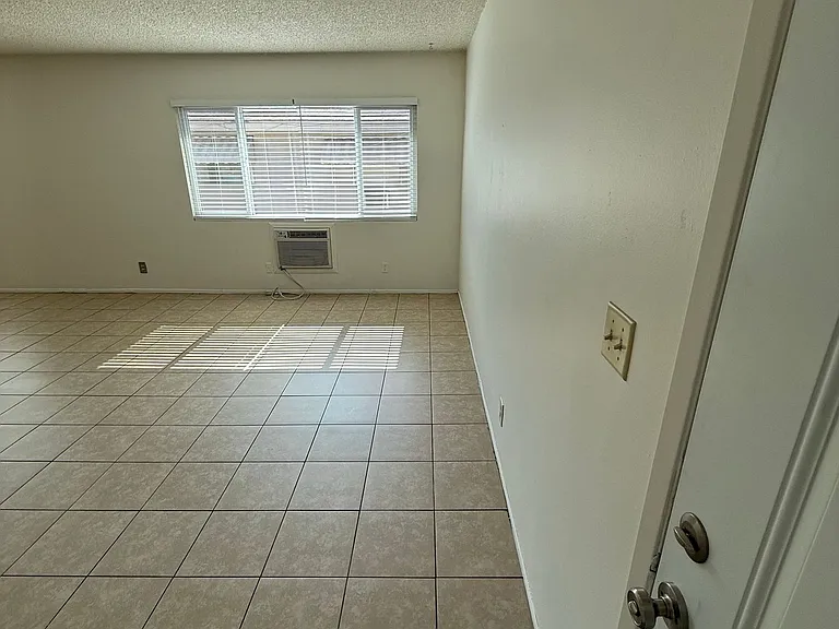 935 Springfield St #D — Photo 13