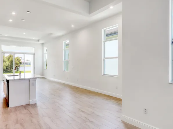 175 SE Via Sangro, Port St Lucie, FL 34952