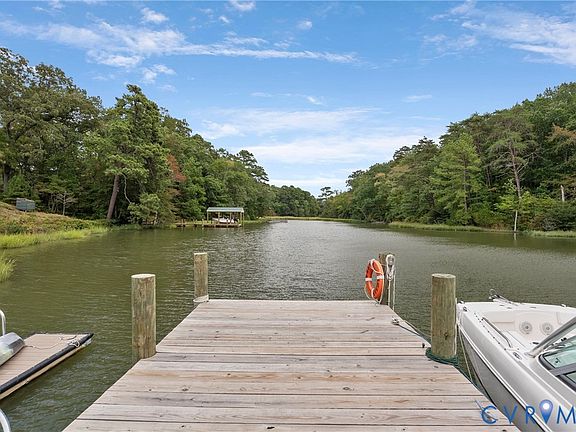 4th image of 935 Ring Farm Rd