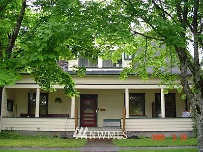 611 E photo 1