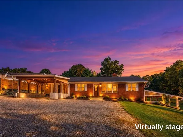 624 W Gilbreath St, Graham, NC 27253