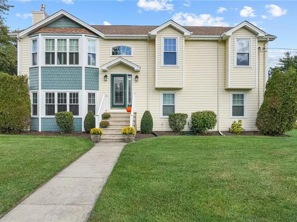 1 Clemence Ln, Johnston, RI 02919