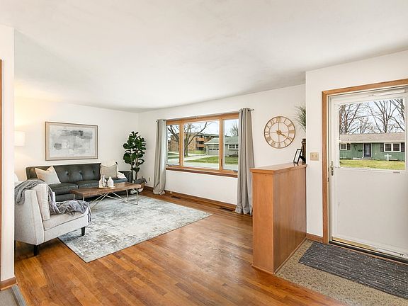 3rd image of 516 25th St
