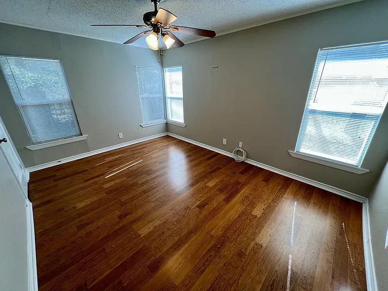 3225 Knox St — Photo 16