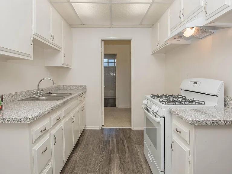 Casa Madrid Apartment Homes — Photo 14