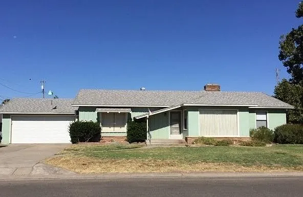 585 E Springer Ln photo 1