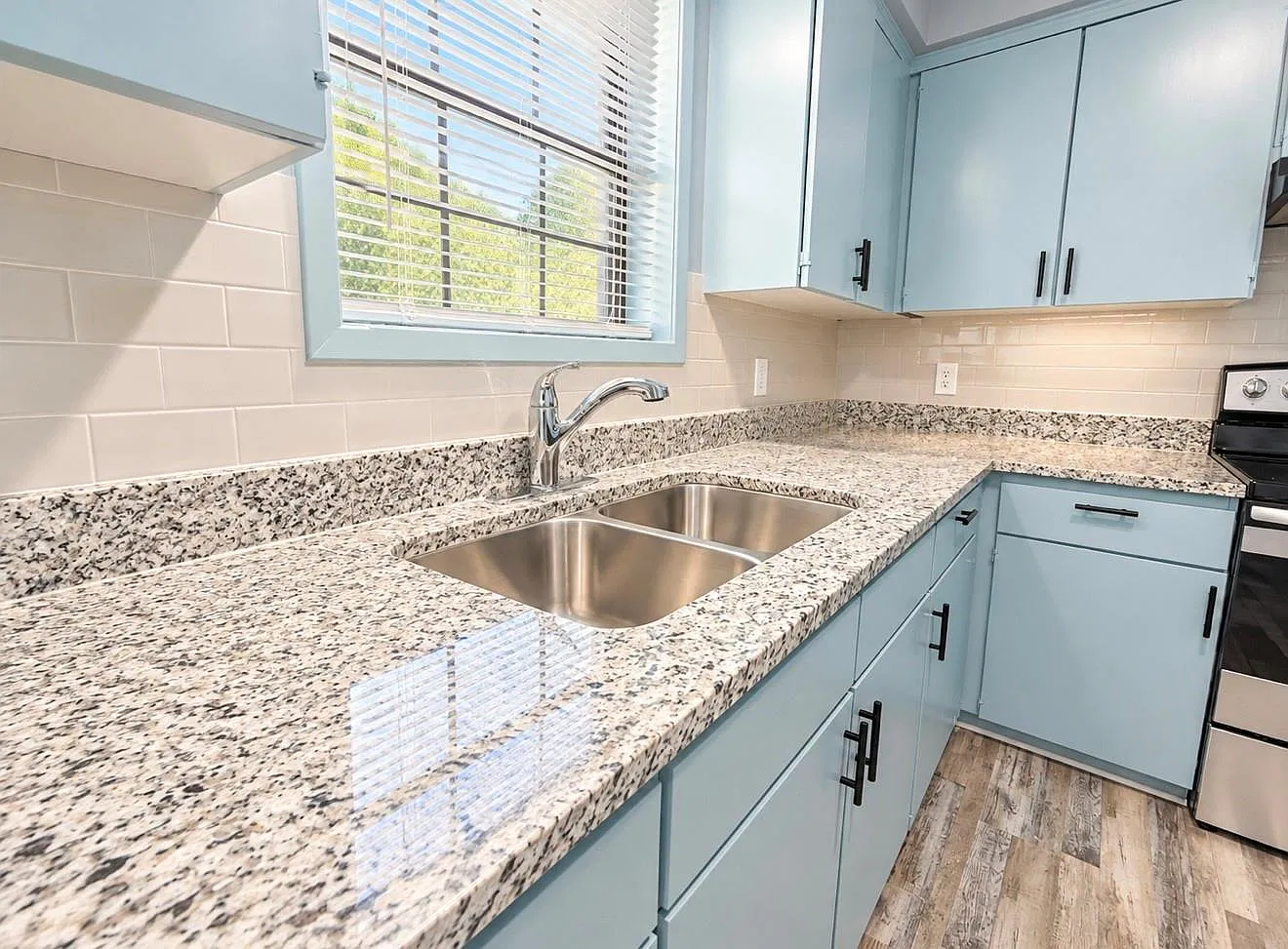 2 bed, 1.0 bath, 1066 sqft, $1,600 — Photo 4