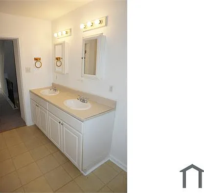 221 E Wood St — Photo 13
