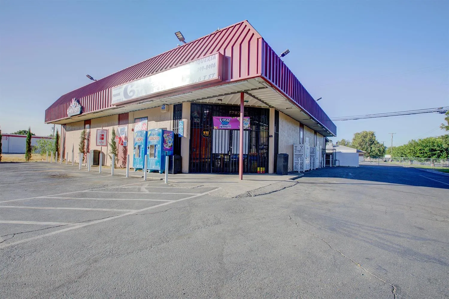 836 T St photo 1