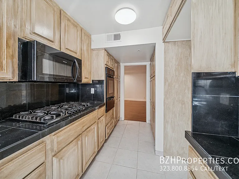 1508 Greenfield Ave — Photo 14