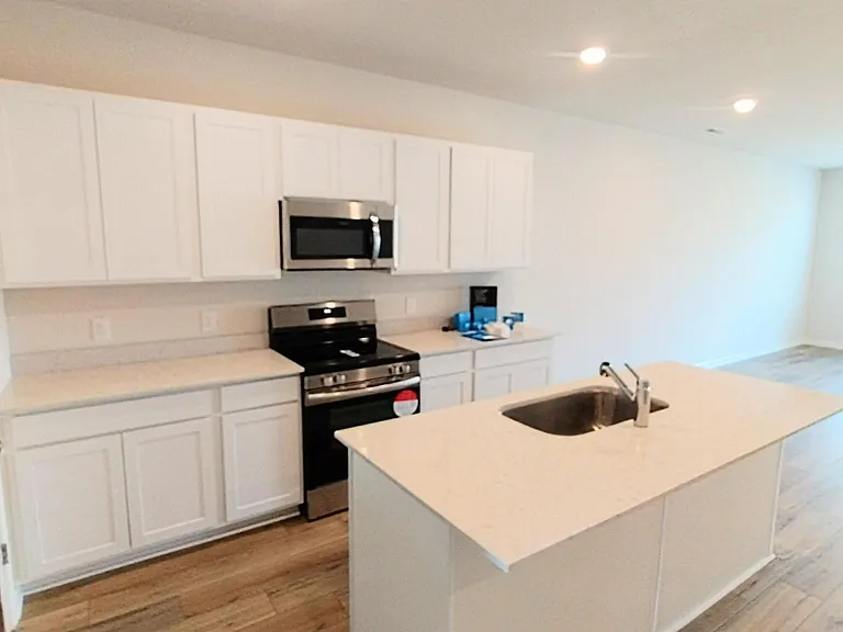 689 Birdie Dr — Photo 2