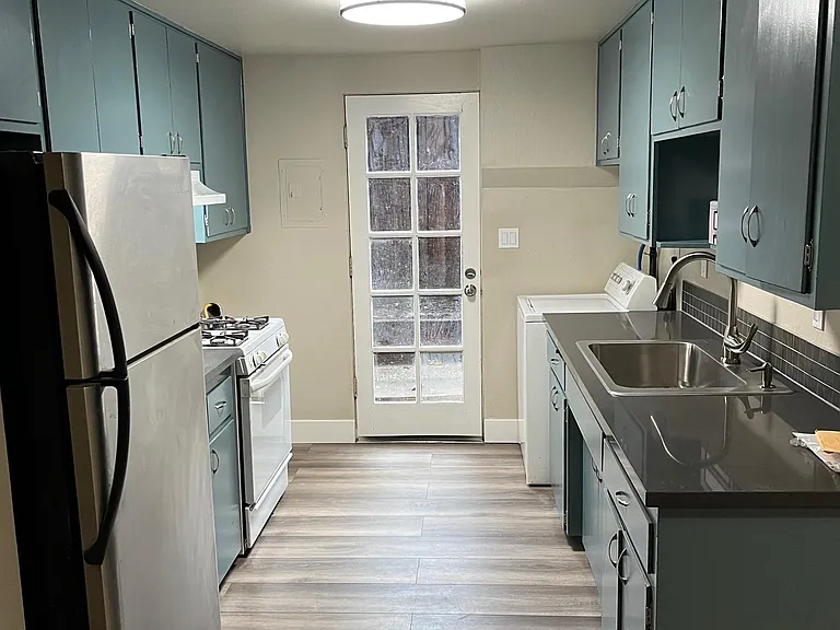 172 E Placer St #1 — Photo 2