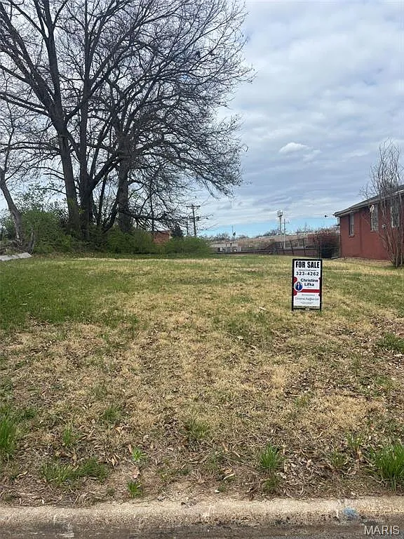 8015 Hicks Ave photo 1