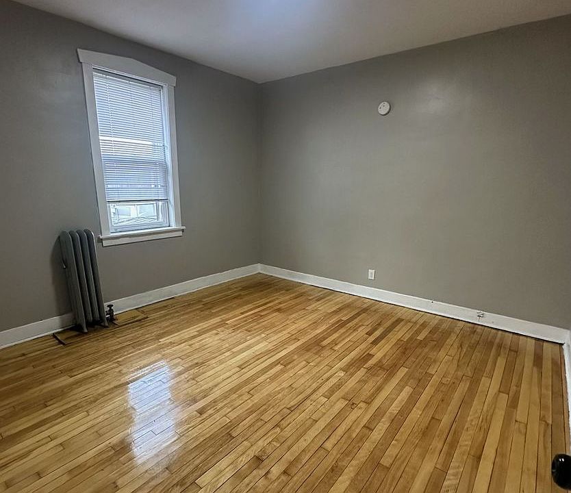 2nd image of 3527 Hemlock St APT 4