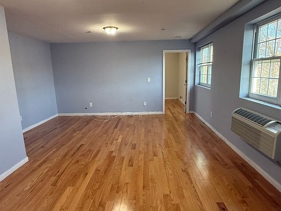 4th image of 1605 Taylor Ave #3