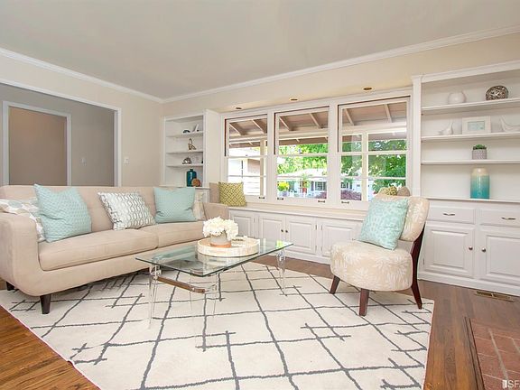 3rd image of 108 Dunsmuir Way