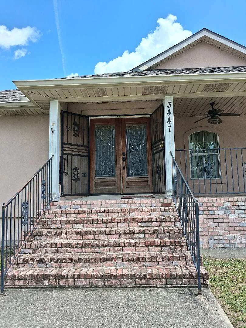 Entrance - 3447 Derby Pl