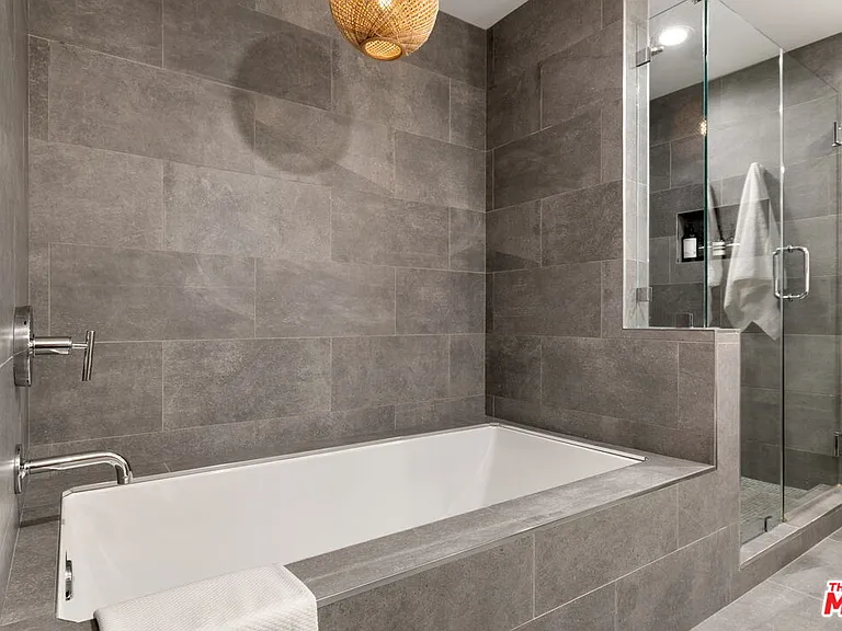 8455 Fountain Ave #301 — Photo 21