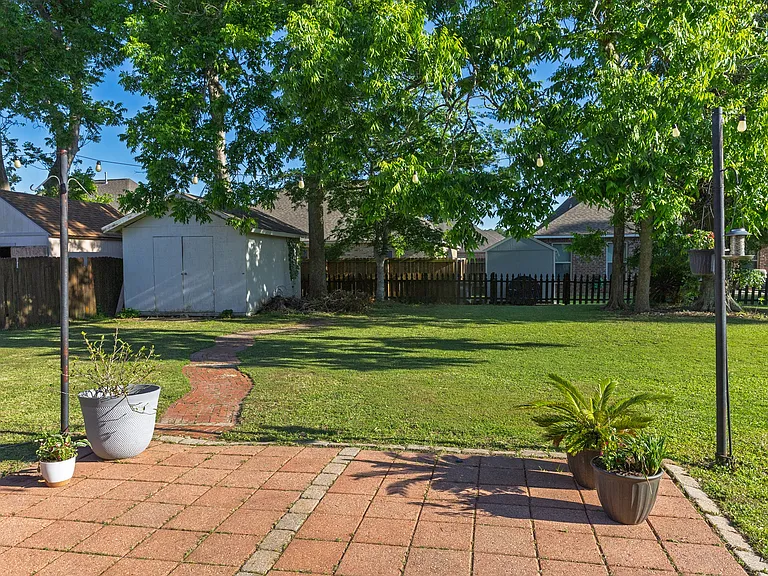 303 Spike Ln — Photo 17