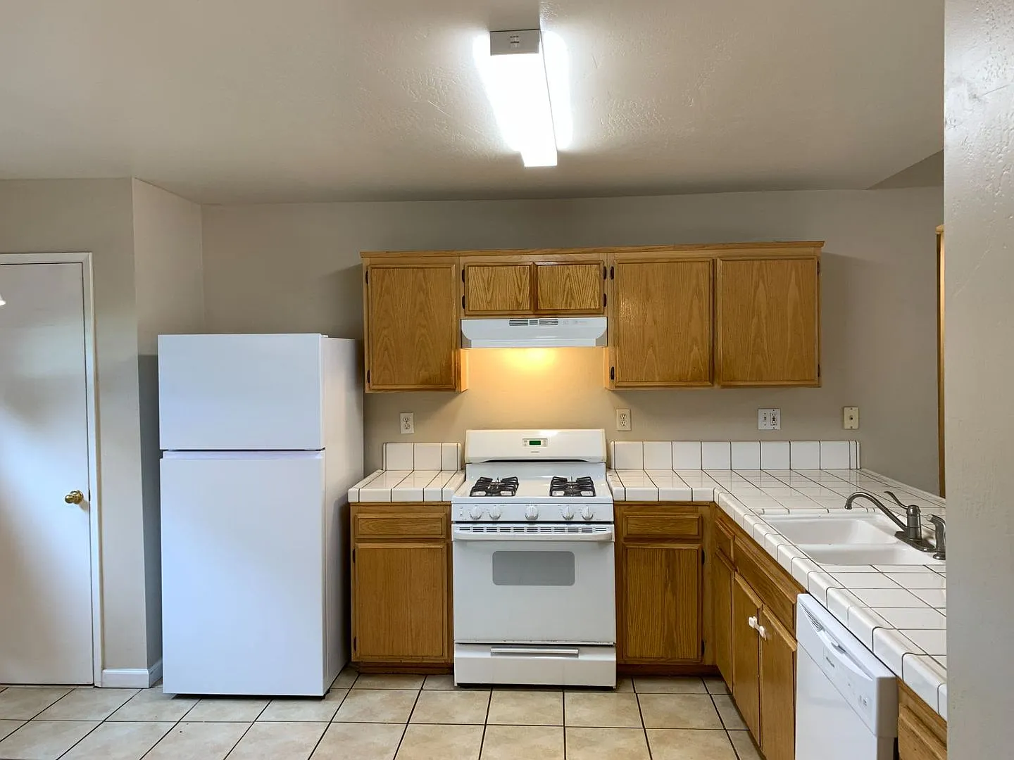 6204 Straub Lane - 3+2 in South Bakersfield - — Photo 3