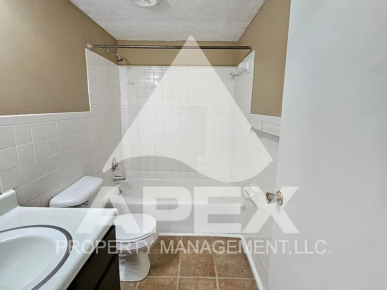 Kendle Wood Apartments — Photo 10