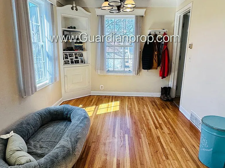 2748 Vernon Ave S — Photo 11