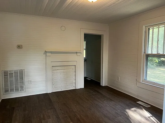 2 bed, 1.0 bath, 744 sqft, $900 — Photo 3