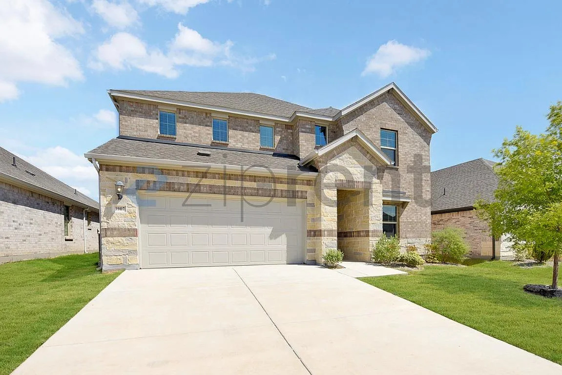 5 bed, 3060 sqft, $2,700 — Photo 2