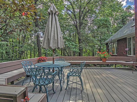 5th image of 4512 Thornbury Dr E