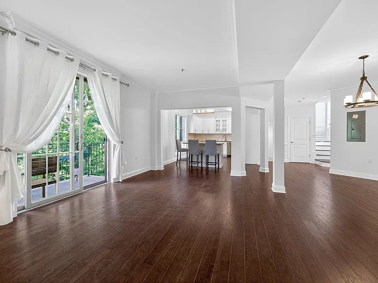 200 Laird Ave #204 — Photo 9