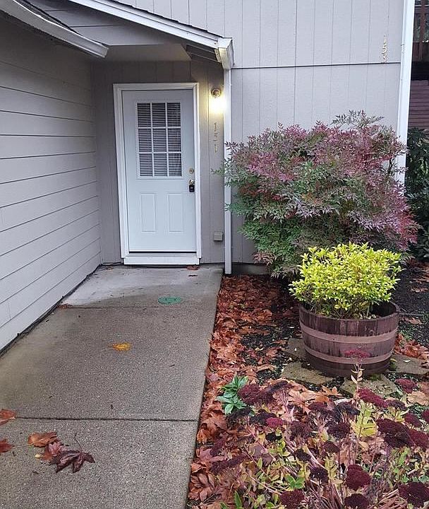1st image of 151 Pacific Ct