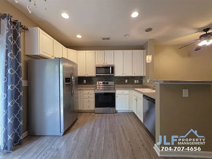 15417 Tully House Ct — Photo 4