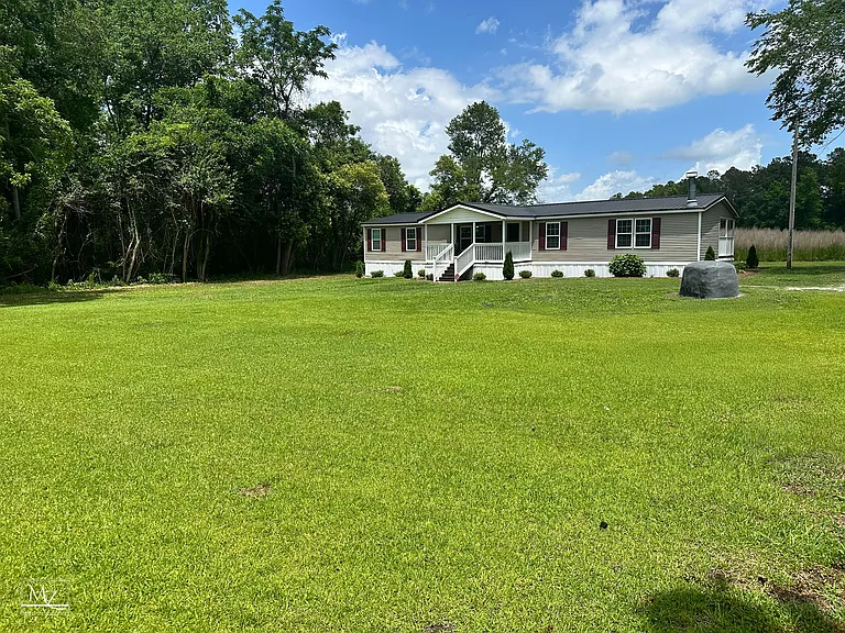 1045 Clarendon Chadbourn Rd — Photo 3