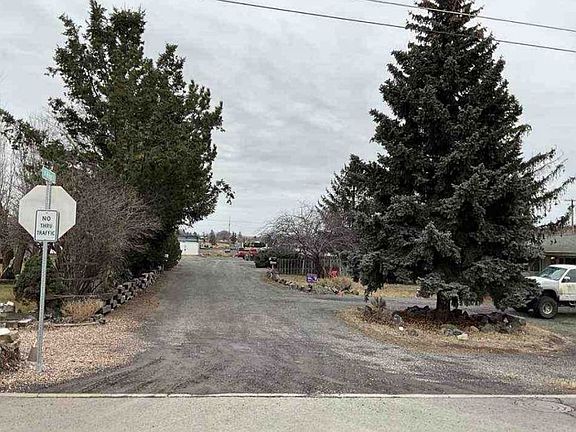 Exterior Neighborhood (street photo)