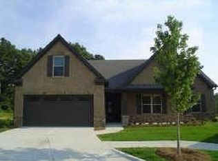 957 Pine Ln, Lawrenceville, GA
