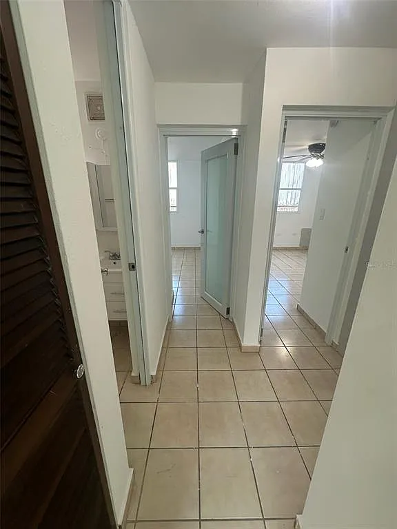 3 bed, 1.0 bath, 786 sqft, $1,000 — Photo 2