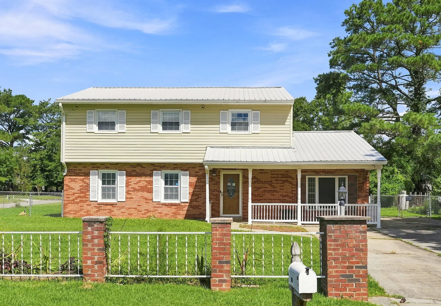 4 bed, 2.5 bath, 2168 sqft, $1,800 — Photo 1