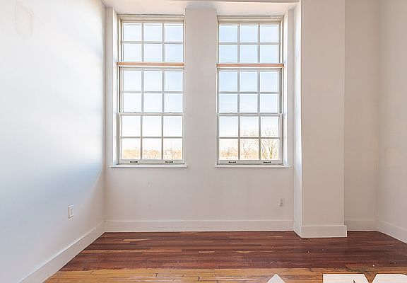5th image of 180 Bainbridge St #202