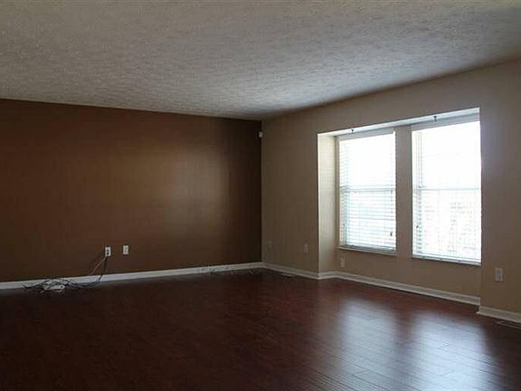 2nd image of 10818 Lakehurst Ct