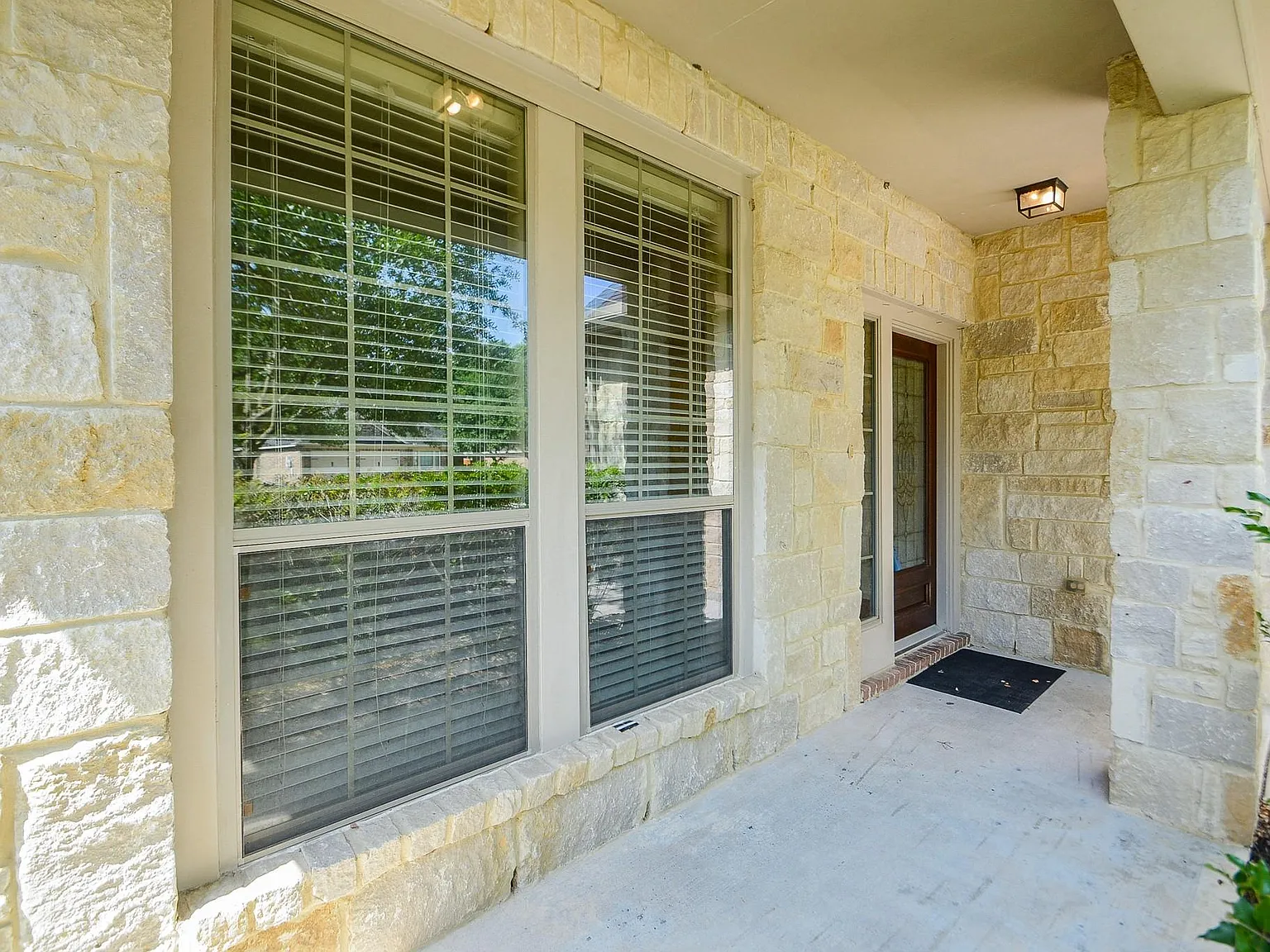 5 bed, 3.5 bath, 3668 sqft, $2,800 — Photo 4