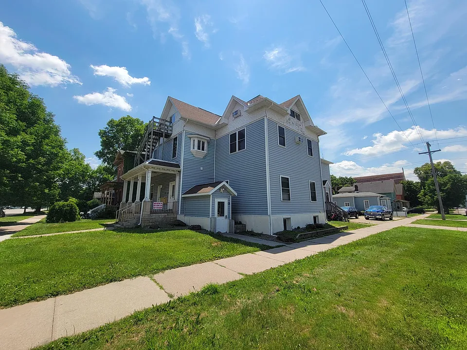 79 W Broadway St