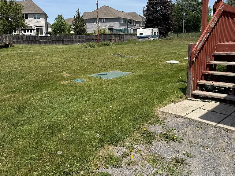 1199 Old Montreal Rd #B — Photo 24