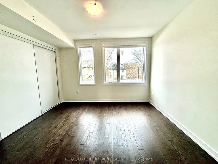 420 Lawrence Heights Way — Photo 8