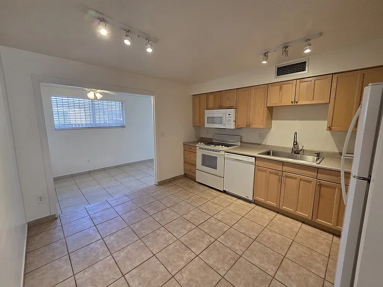29 E Pastime Rd — Photo 10