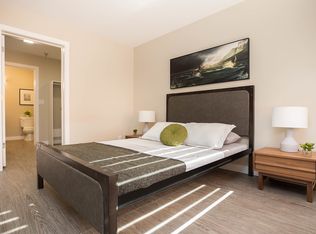 355 Bridge Lake Dr #1A, Winnipeg, MB R3Y1Z3