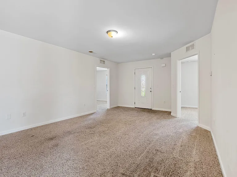 579 Regency Cir — Photo 9
