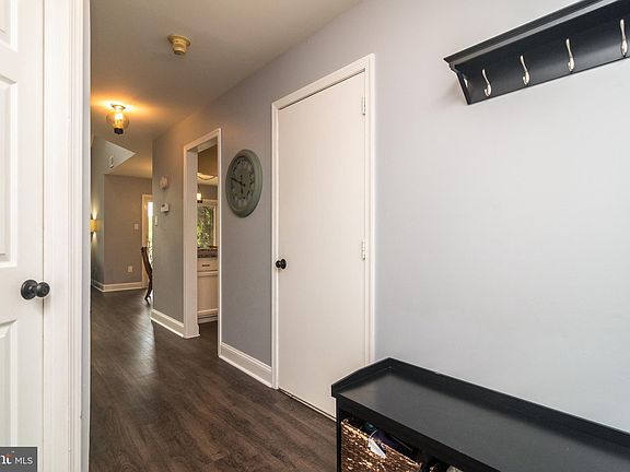 4th image of 32 Redwood Ln